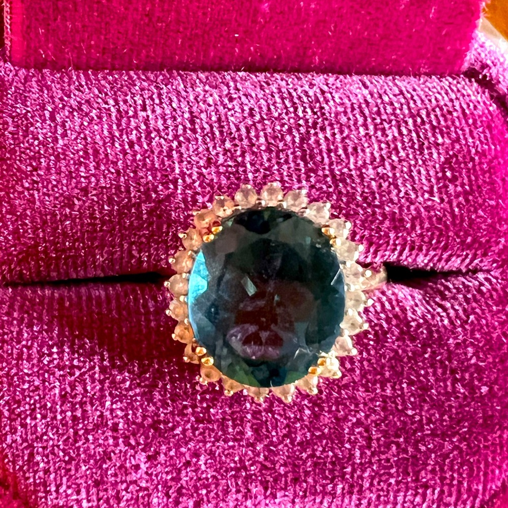 London blue topaz in 10 carat gold